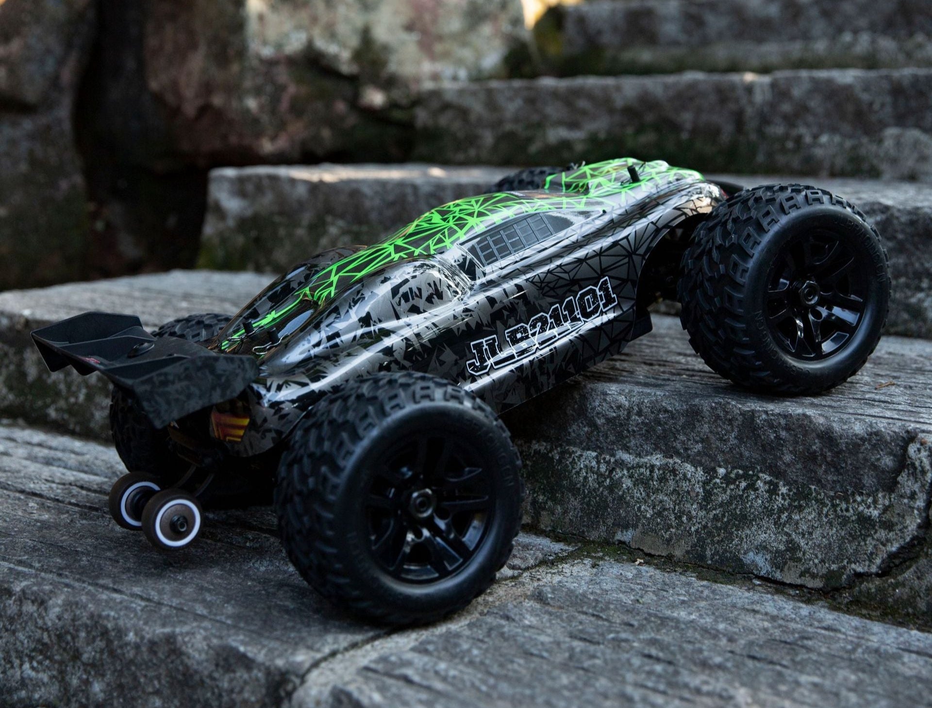 JLB Racing Cheetah 21101 1/10 RTR 4WD Offroad Brushless RC Car